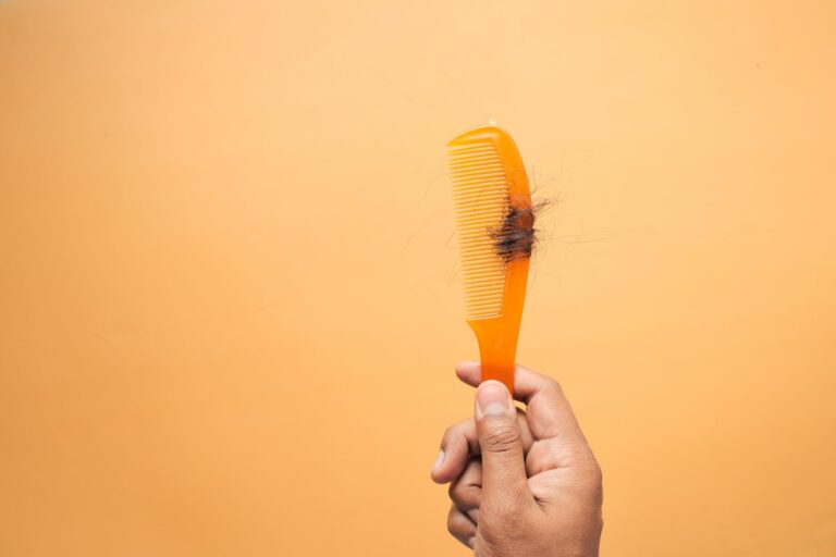 Alopecia Androgénica en Hombres: Causas, Etapas y Soluciones Estéticas