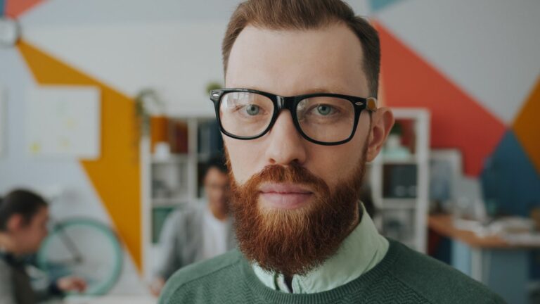 Barba Corporativa: Reglas para llevar barba pulida en la oficina