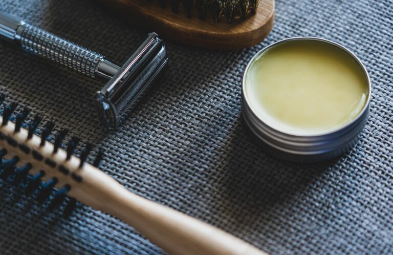 Ceras y Pomadas Capilares: Beneficios de la Cera de Abeja Natural y Ceras Vegetales