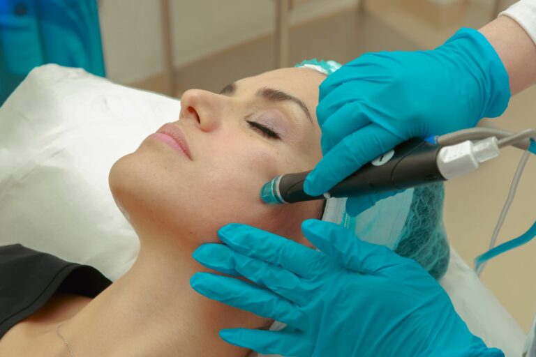 Limpieza Facial HydraFacial para Hombres: Resultados Inmediatos