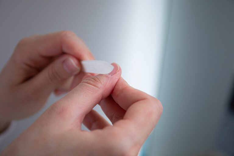 Manicura Masculina: Cuidado de Cutículas y Pulido Natural para Hombres