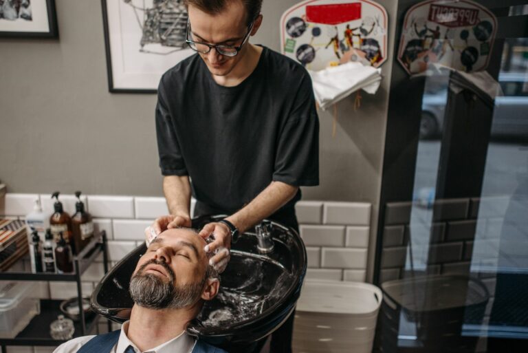 Mantenimiento del color en hombres que entrenan y se lavan el cabello a diario