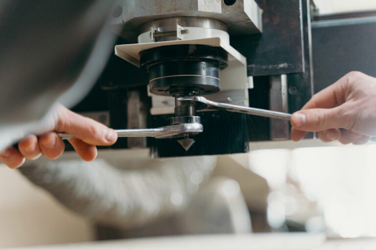 Mantenimiento Preventivo de Cortadoras CNC: Claves para su Eficiencia